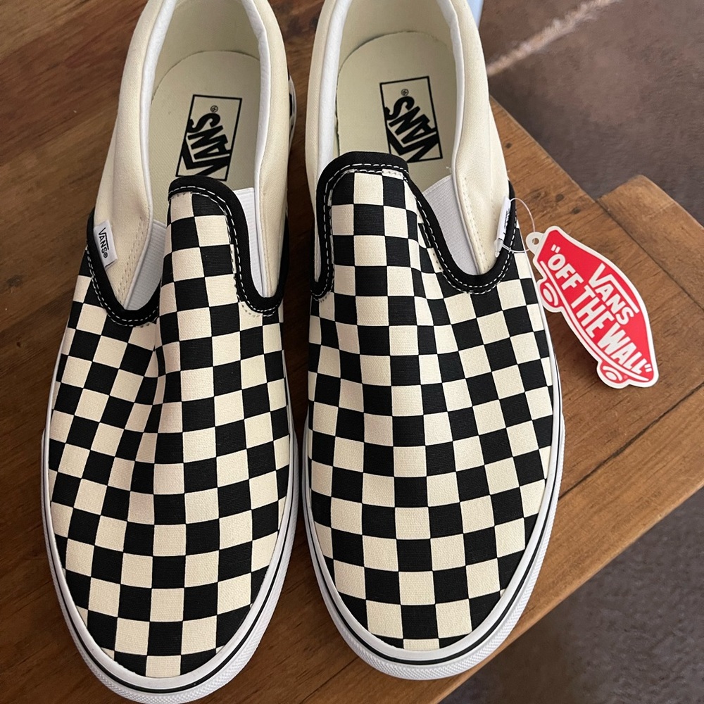 Brand new with tag men’s vans slip ons. Never worn did not fit